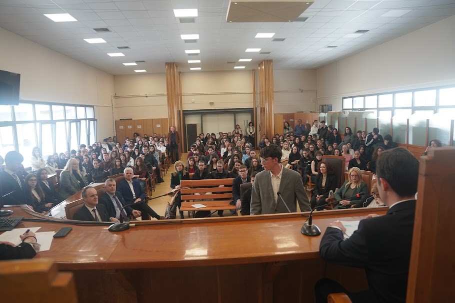 Μαθητές σε ρόλο δικαστών